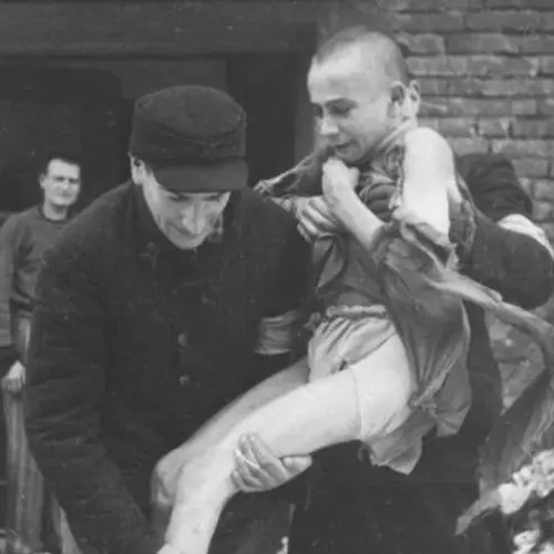 33 Photos Of The Liberation Of Auschwitz, The Nazi Concentration Camp Where More Than A Million People Were Killed