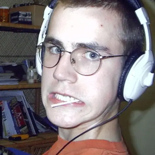 33 Retro Images Of The LAN Parties From The Late 1990s And Early 2000s