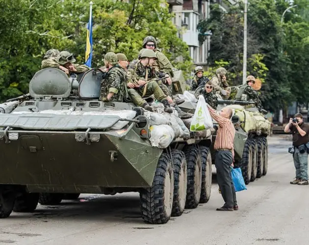 Citizens Giving Food To Ukrainian Militia.