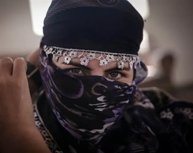 Female ISIS Fighters Scarf
