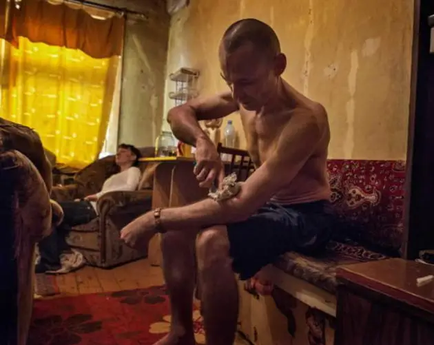 Krokodil User Injecting