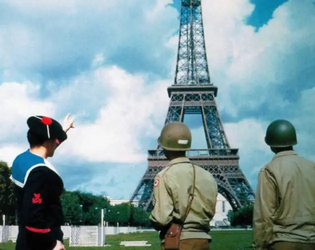 Soldiers In Paris