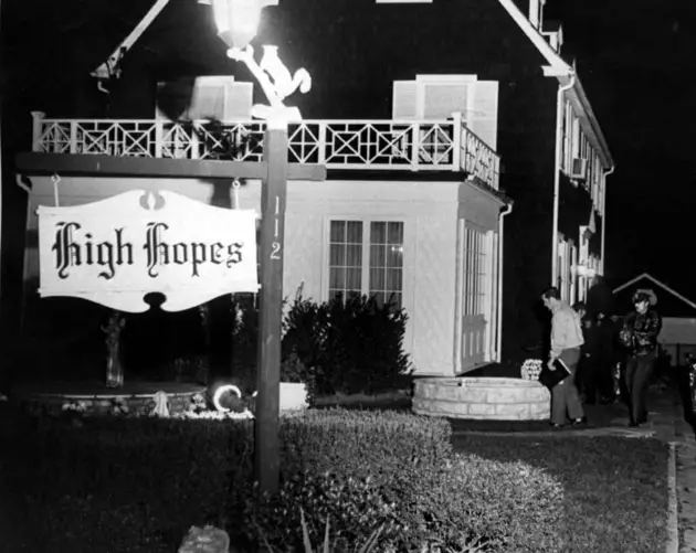 High Hopes Sign At Amityville House