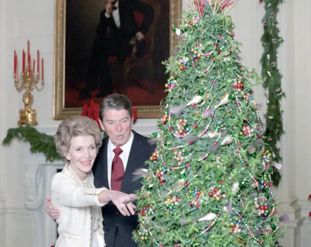 President Ronald Reagan And Nancy Reagan 1980s Christmas