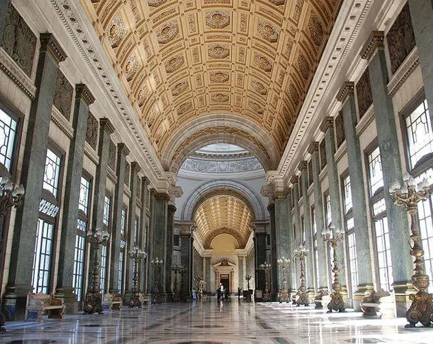 Salon de Pasos Perdidos Beautiful