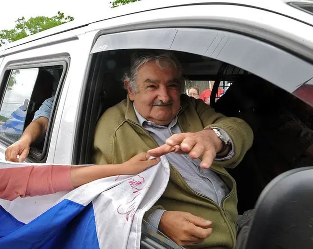When Politicians Become Kings