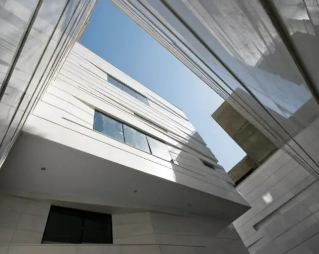 Vali Asr Exterior