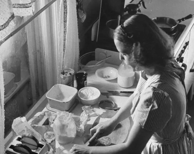 american mother 1941 cooking