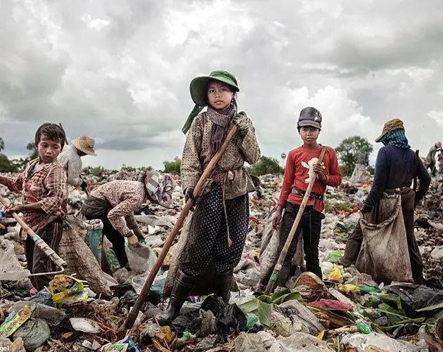 Children at Anlong Pi Wasteland