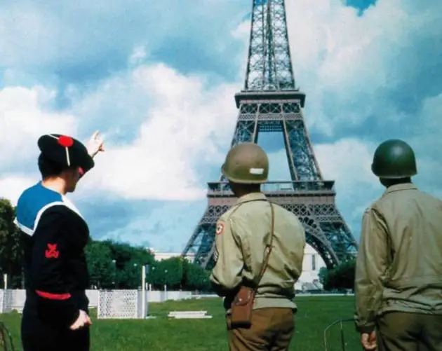 Soldiers In Paris