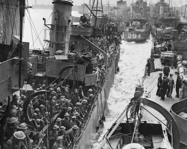 Boats Soldiers Crowded