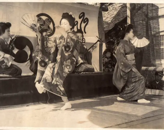 Several Dancing Women