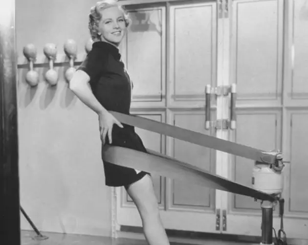Model On Vibrating Belt Machine