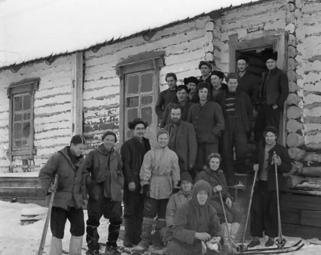 Dyatlov Hikers With Other Group