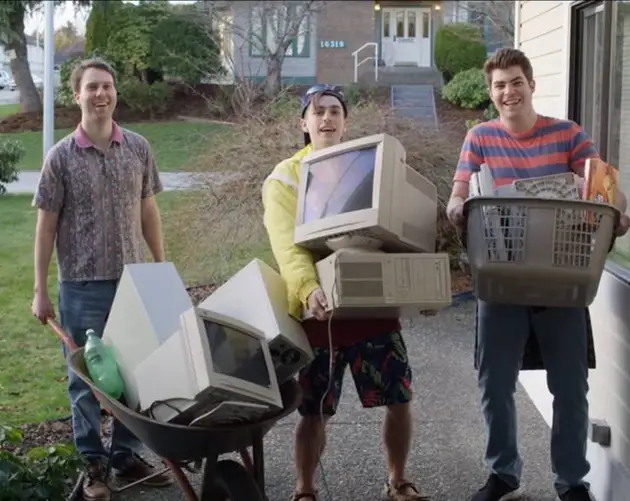 Carrying Computers To A LAN Party