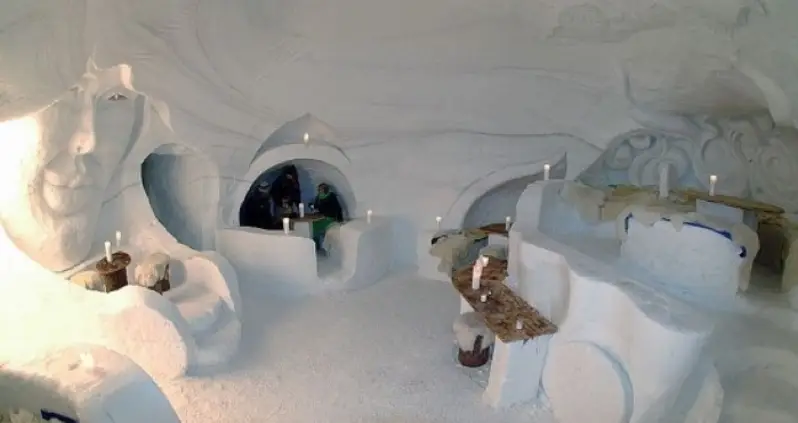 Iglu-Dorf: The Bizarre Luxury Igloo Village