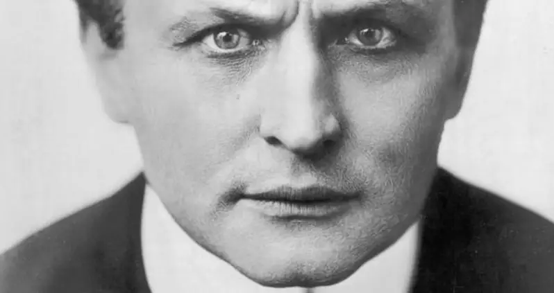 The 7 Strangest Celebrity Deaths Of The 1920s