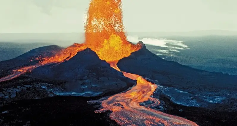 The World’s Coolest Pictures Of Volcano Eruptions