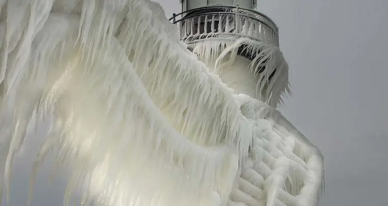 The Great Lakes’ Eerily Frozen Lighthouses