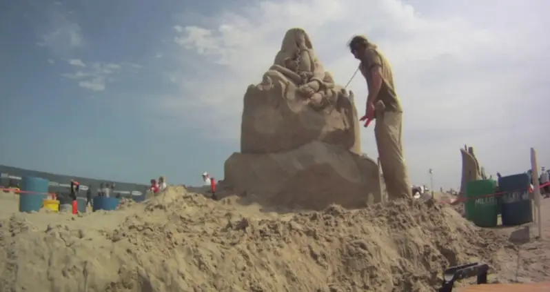 Carl Jara Uses Sand In Ways You’ve Never Seen Before