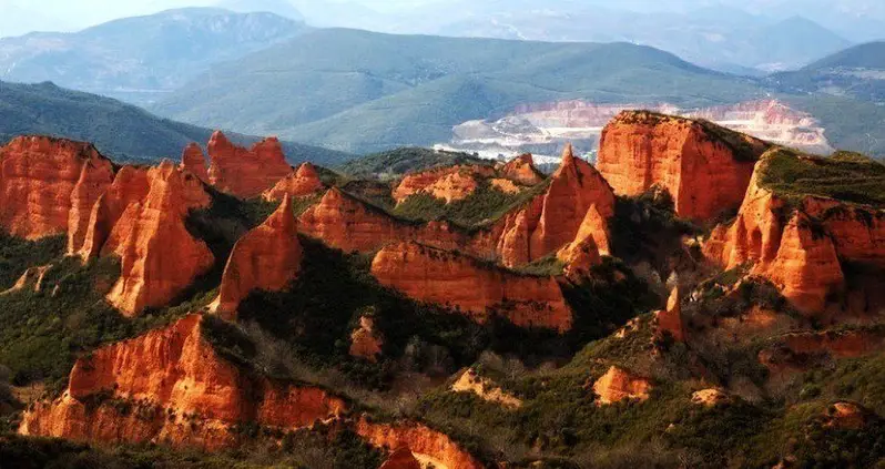 Las Médulas: Splitting Mountains In Search Of Spanish Gold
