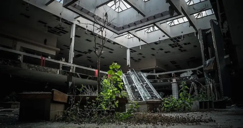 These Photographs Of Abandoned Locations Give You A Glimpse Into A Post-Apocalyptic World