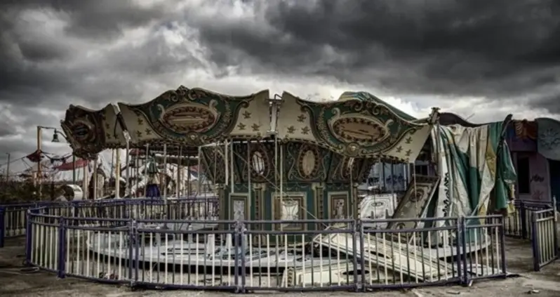 27 Eerie Photos Of Abandoned Amusement Parks