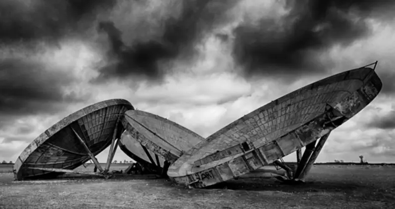 37 Eerie Scenes Of Abandoned Places Across The UK