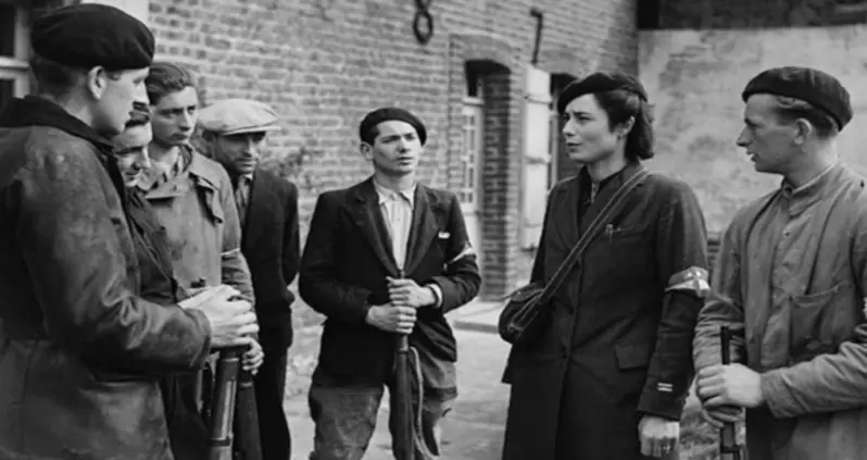 31 Rousing Photos Of The French Resistance In Action