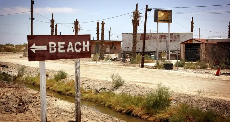 From Hot Spot To Ghost Town: 33 Photos Of California’s Abandoned Salton Sea