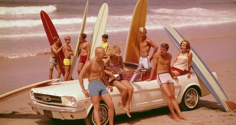 33 Vintage Beach Bum Photos That Will Have You Heading For The Coast