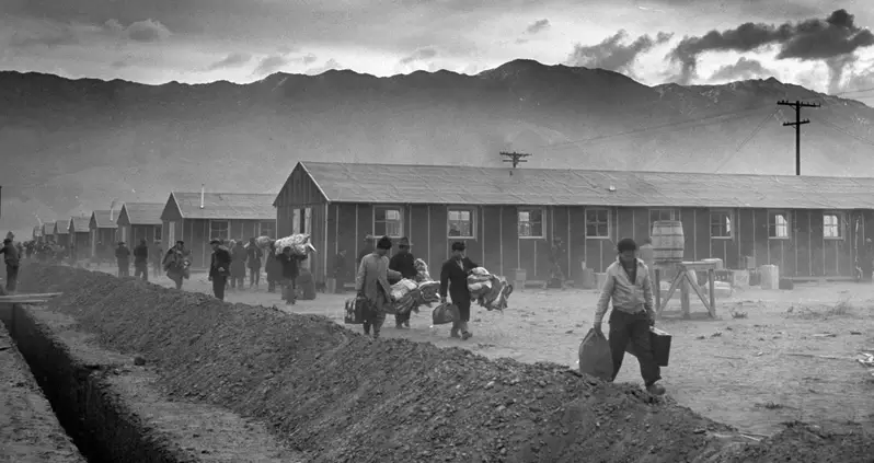 Heartbreaking Photos Taken Inside Of Manzanar, One Of America’s WWII-Era Japanese Internment Camps