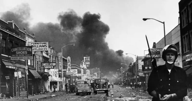 A City On Fire: 24 Harrowing Photos Of The 1967 Detroit Riots