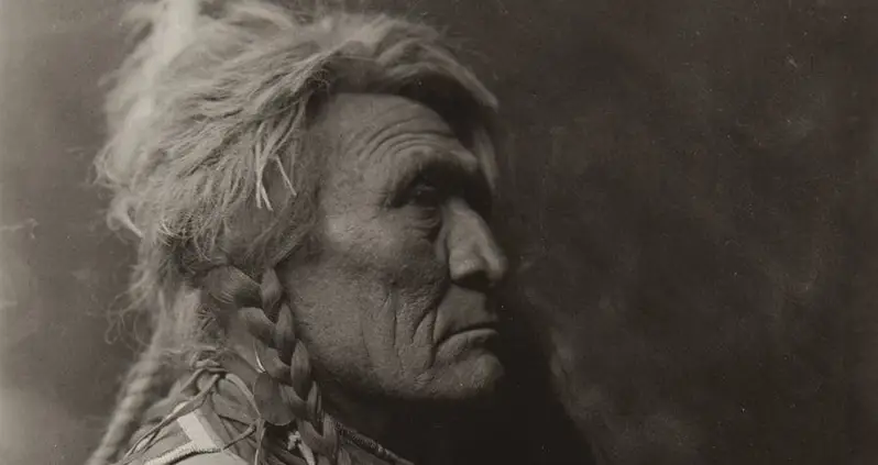 Stunning Photos Of The Crow Tribe Taken Just Before Their Culture Was All But Stamped Out