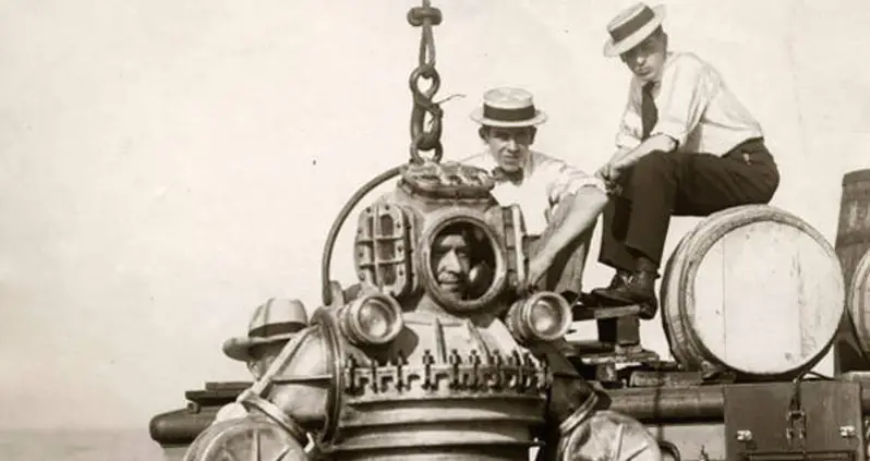 Into The Abyss: 20 Vintage Deep Sea Diving Photos