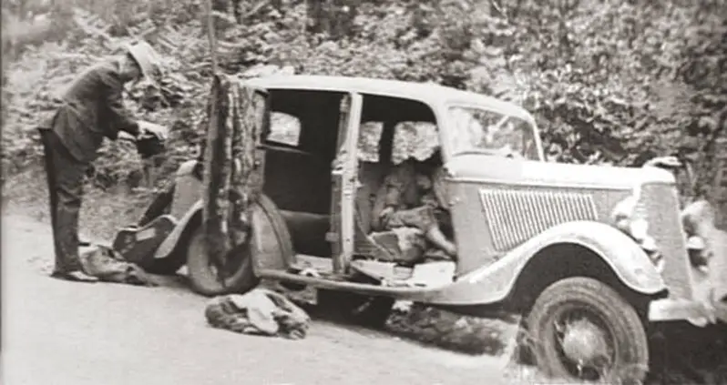 Inside The Gruesome Death Of Bonnie And Clyde At The Hands Of A Trigger-Happy Posse
