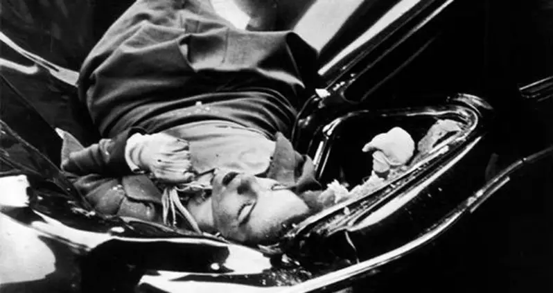 The Tragic Story Of Evelyn McHale And “The Most Beautiful Suicide”