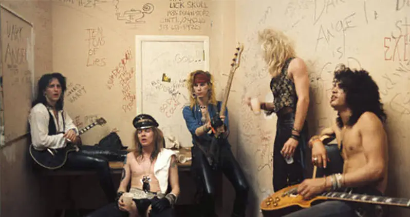 33 Vintage Backstage Photos Of History’s Most Famous Musicians