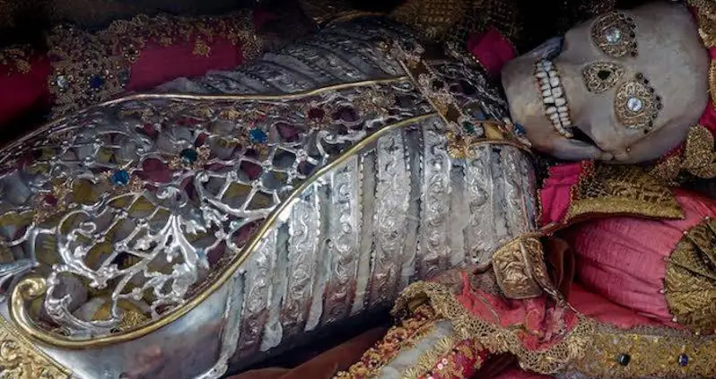 12 Creepy Photos Of The Dazzling Skeletons Hidden In Europe’s Churches