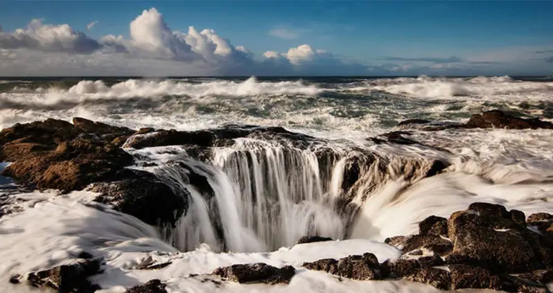 Thor’s Well Looks Like It’s Draining The Pacific Ocean, But There’s A Simple Explanation