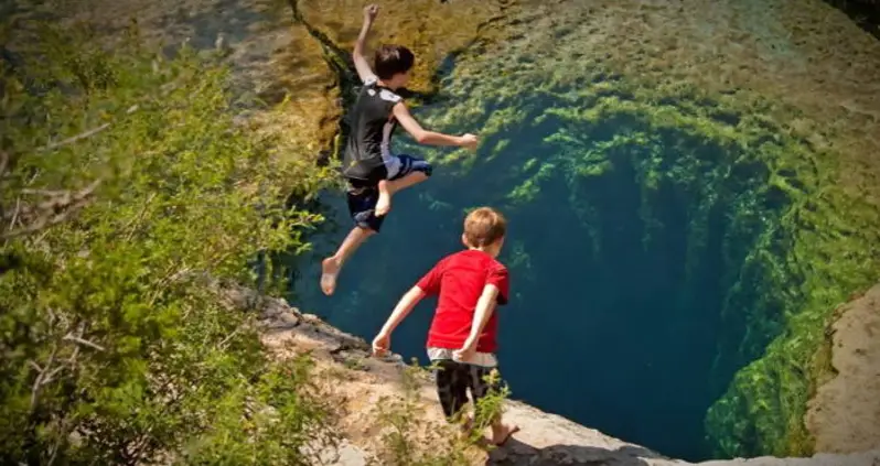 Why Jacob’s Well Is One Of The World’s Most Alluring Diving Spots — And The Most Dangerous