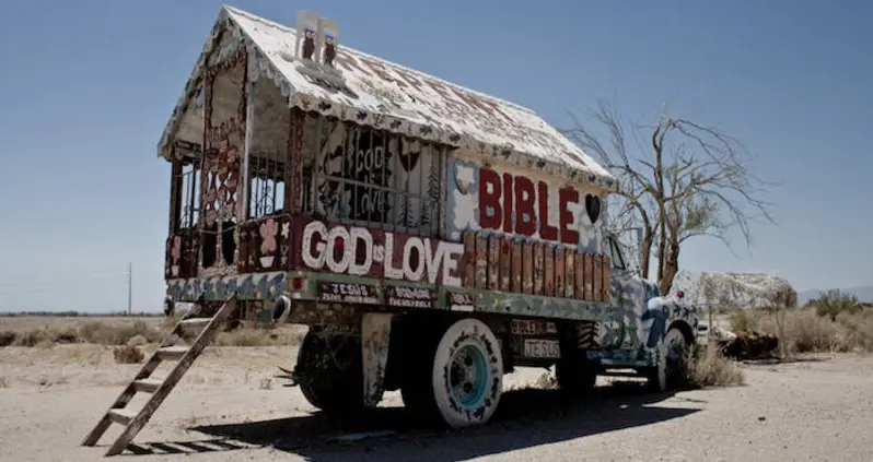 Inside California’s “Slab City,” Where People Go To Live Way Off The Grid