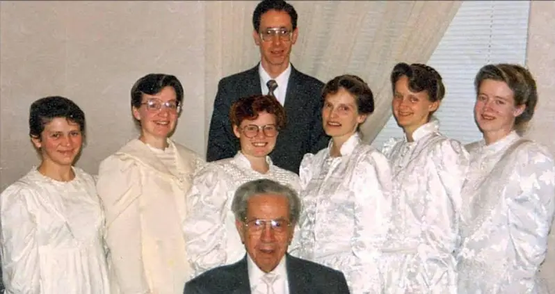 33 Shocking Photos Of Life Inside The FLDS, Warren Jeffs’ Radical Polygamist Cult