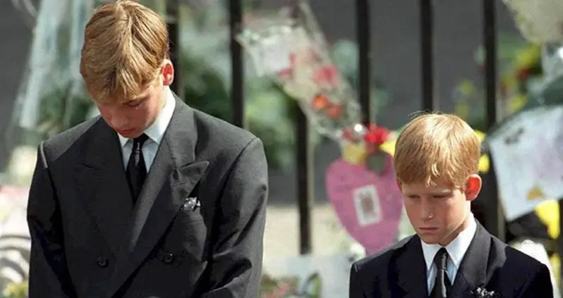 33 Photos Of Princess Diana’s Funeral That Show How Beloved Lady Di Truly Was