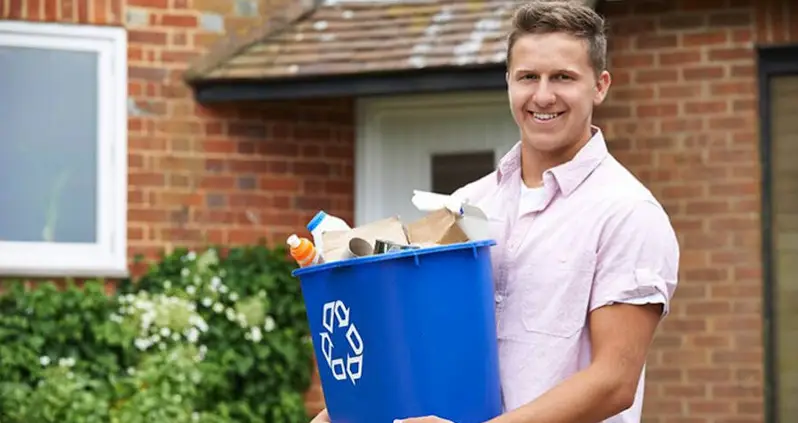 Men Are Afraid That Recycling And Reusable Bags Will Make Them Look Gay, Study Shows