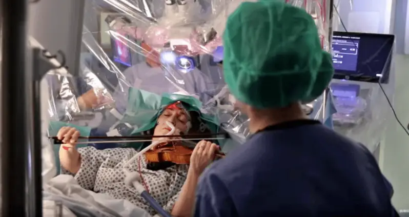 Violinist Plays Beautiful Melody As Doctors Remove Tumor From Her Brain