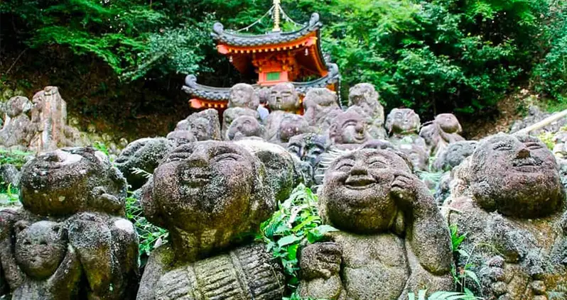 Discover Otagi Nenbutsu-Ji, The Buddhist Temple ‘Guarded’ By 1,200 Whimsical Statues