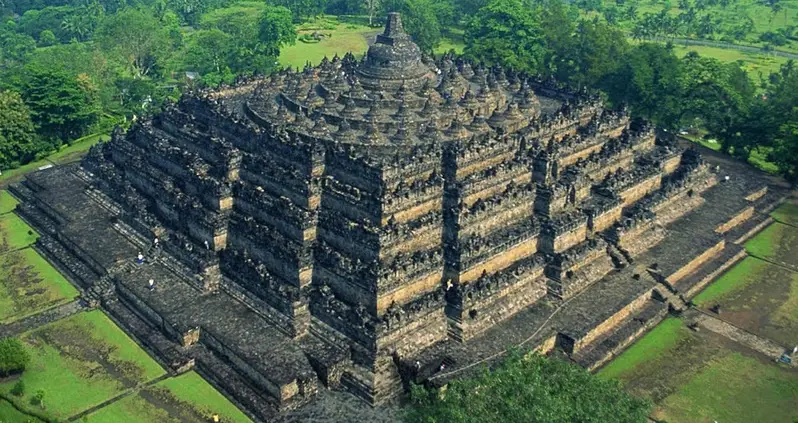 25 Breathtaking Photos Of Borobudur, The Ancient Temple Of 500 Buddhas