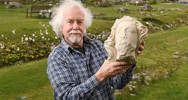 Archaeologists Just Dug Up The 700-Year-Old Life-Size Stone Head Of A Medieval British King