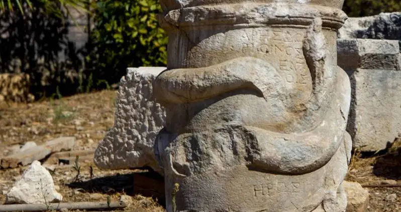 Ancient Greek Snake Altar Made To Appease The Gods Of The Dead Found In Türkiye